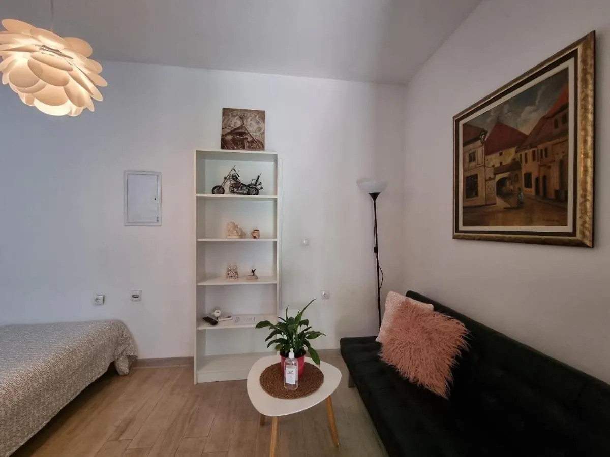 Apartments Lav أوماغ كرواتيا