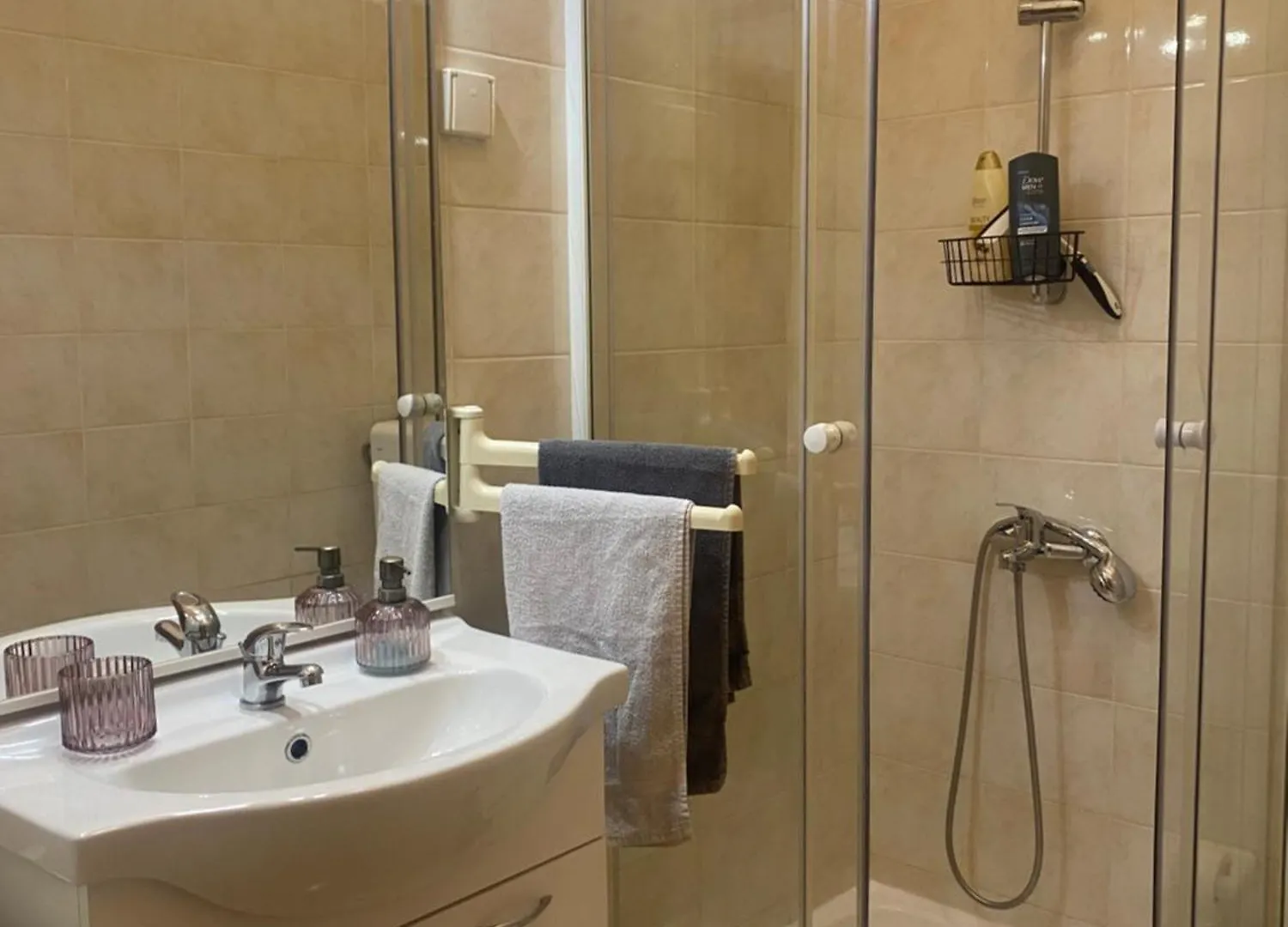 Apartments Lav أوماغ